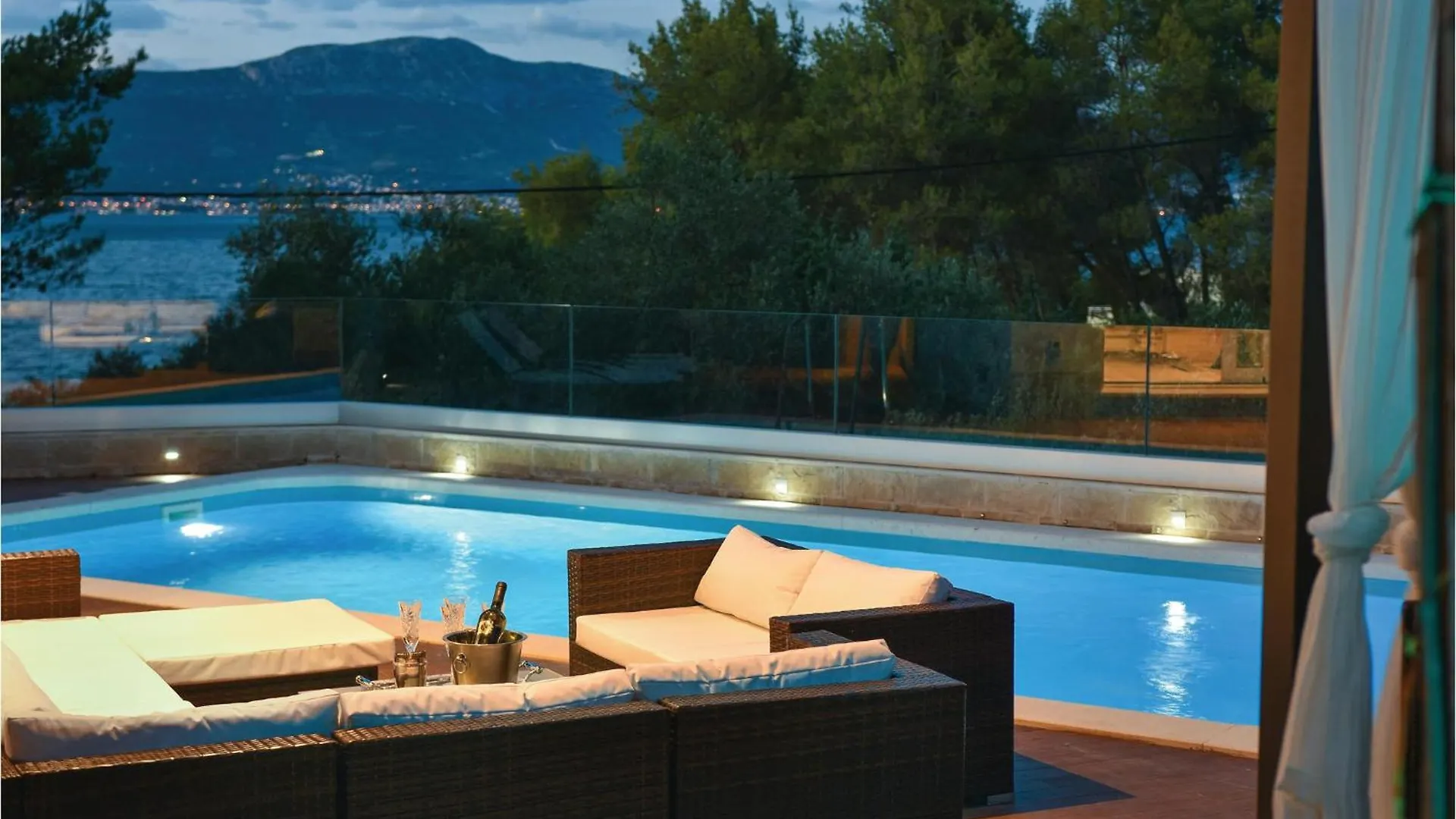 Gorgeous Home In Slatine With Wifi Trogir 0*,