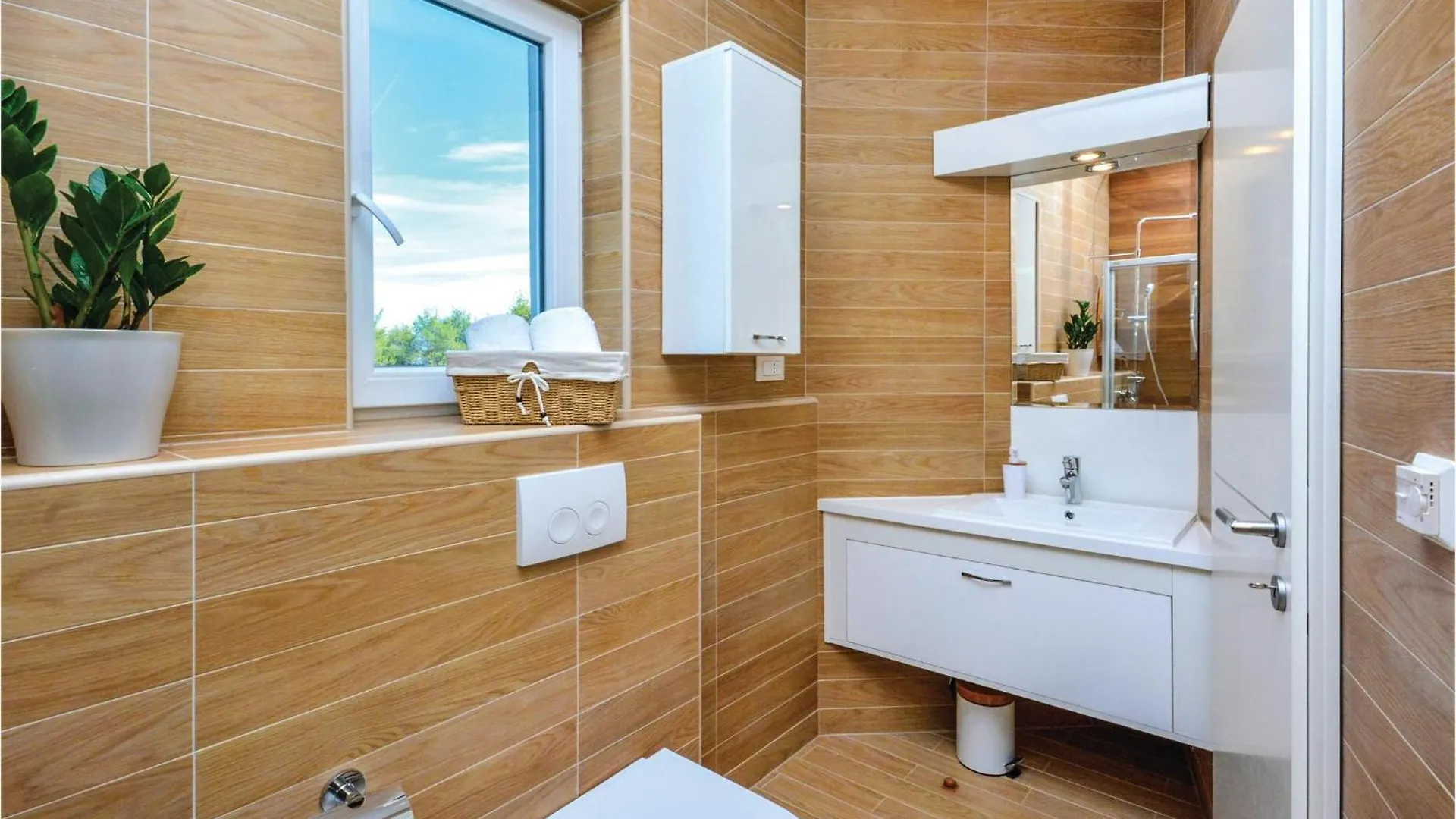 Gorgeous Home In Slatine With Wifi Trogir Croatia