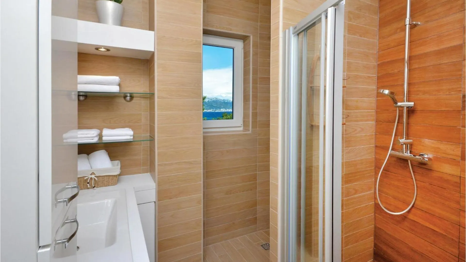 Gorgeous Home In Slatine With Wifi Trogir